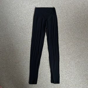 Offline by Aerie High Rise Crossover 7/8 Leggings (black, size small)